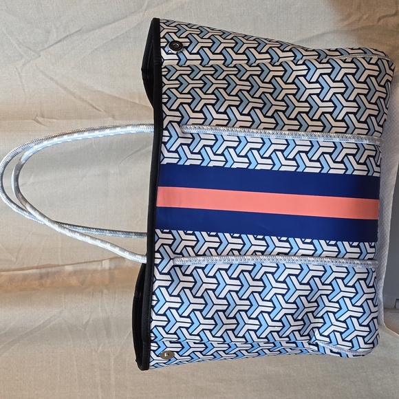 Chic Blue and Pink Geometric Tote - Picture 2 of 12